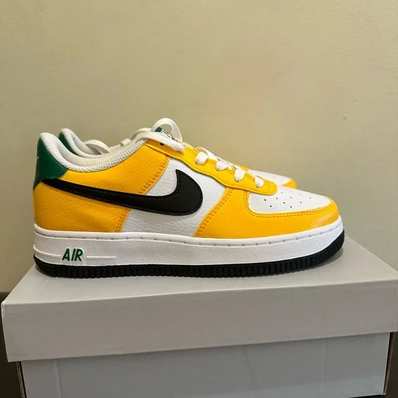NIB Big Kid Nike Air Force 1 Low - FN8008-700 - University Gold/Black - Picture 3 of 7